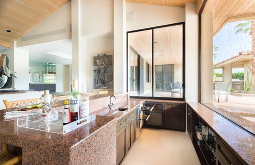 La Quinta Villa | Moonshine by AvantStay | Modern & Stylish Estate w/Bar, Fire Pit & Hot Tub