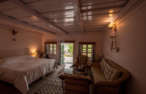 Gunehr Hotel | Moonshine Villa