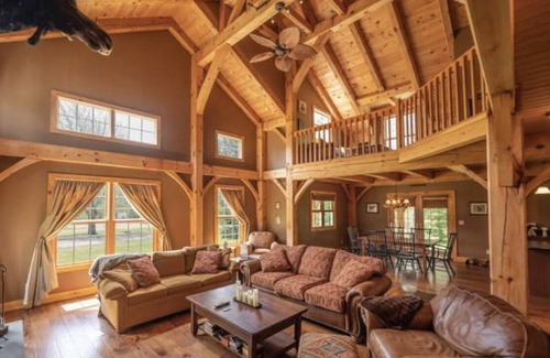 West Dover Cabin | Moose Head Lodge Located 5 Minutes from Mount Snow!