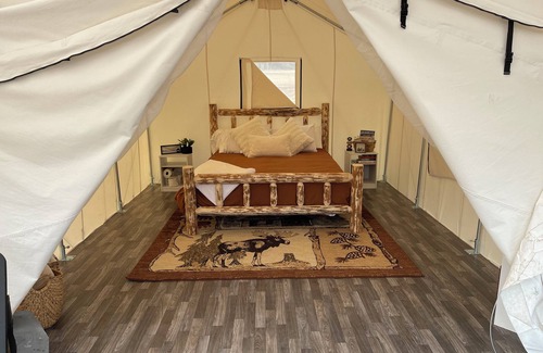 Marion RV Rental | Moose Tracks Glamper
