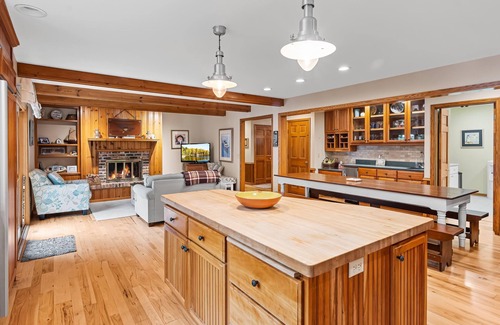 Green Lake House | ★More of Everything-2 Master Suites & deck w/view