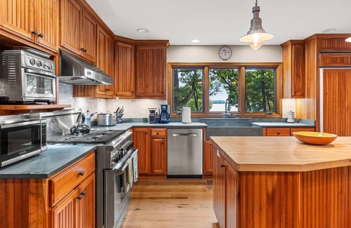 Green Lake House | ★More of Everything-2 Master Suites & deck w/view