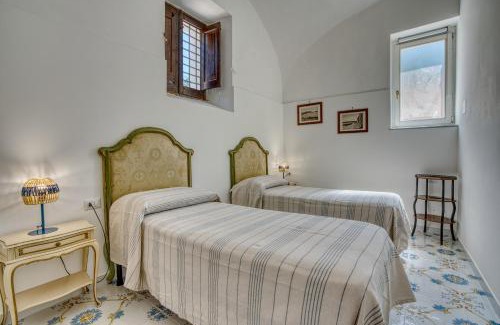 Angri Apartment | Mosaic House Artistic Retreat near Naples & Pompei