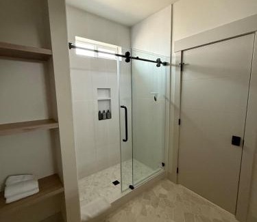 Moses Lake House | Moses Lake Vineyard Retreat-Waterfront Escapism