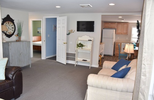 Sylvan Beach Cottage | MOST POPULAR SPOT ON SYLVAN BEACH! NEXT DOOR TO LAKE HOUSE CASINO