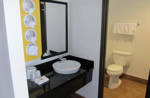 Southwest Anaheim Hotel | Motel 6 Anaheim, CA
