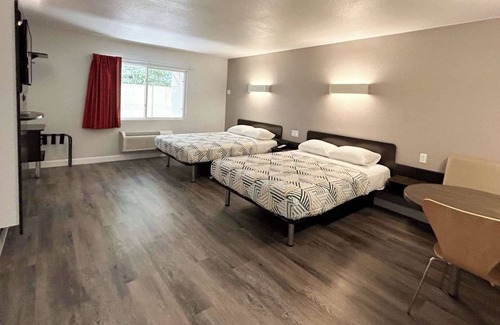 Southwest Anaheim Hotel | Motel 6 Anaheim, CA