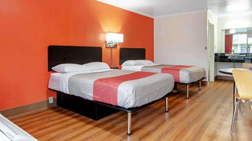 Bay Minette Hotel | Motel 6-Bay Minette, AL