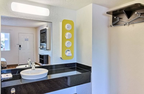 Campbell Hotel | Motel 6 Campbell, CA - San Jose