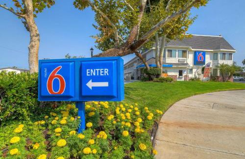 El Cajon Hotel | Motel 6-El Cajon, CA - San Diego