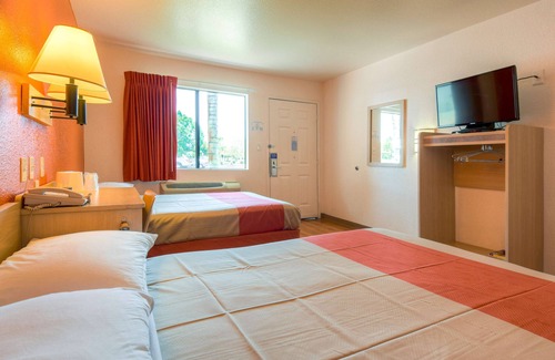 El Cajon Hotel | Motel 6 El Cajon, CA - San Diego