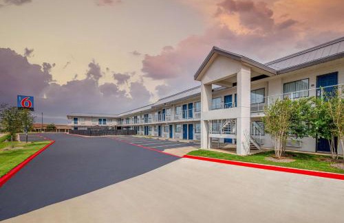 Euless Hotel | Motel 6-Euless, TX - Dallas