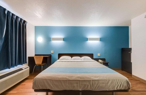 Kingston Hotel | Motel 6 Kingston, TN