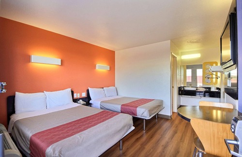 Bonanza Hotel | Motel 6 Laredo, TX - South