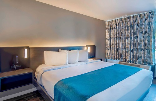 Edgewood Hotel | Motel 6 Louisville, KY - Airport - Fair Expo