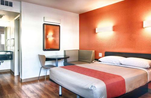 Mammoth Lakes Hotel | Motel 6-Mammoth Lakes, CA