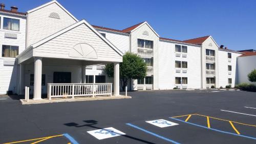 Maryland Heights Hotel | Motel 6-Maryland Heights, MO