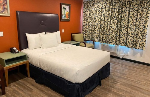 Ridgecrest Hotel | Motel 6 Ridgecrest, CA - China Lake