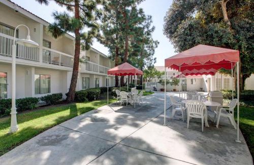 Santa Ana Hotel | Motel 6-Santa Ana, CA - Irvine - Orange County Airport