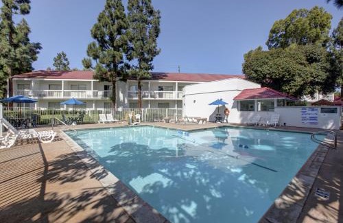 Santa Ana Hotel | Motel 6-Santa Ana, CA - Irvine - Orange County Airport