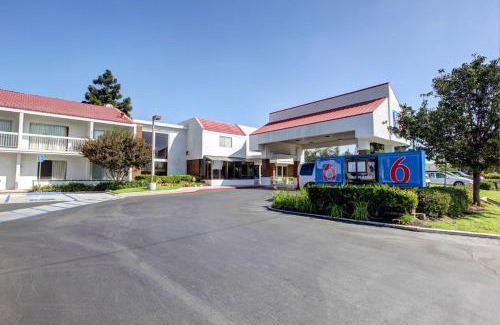 Santa Ana Hotel | Motel 6-Santa Ana, CA - Irvine - Orange County Airport