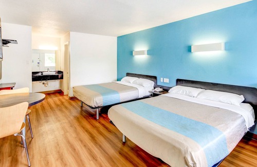 Lacy-Lakeview Hotel | Motel 6 Waco, TX - Lacy Lakeview