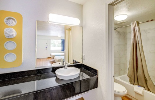 Lacy-Lakeview Hotel | Motel 6 Waco, TX - Lacy Lakeview