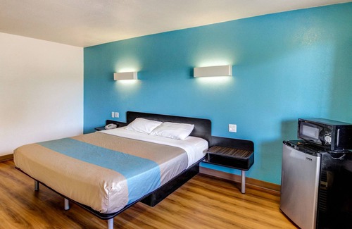 Lacy-Lakeview Hotel | Motel 6 Waco, TX - Lacy Lakeview
