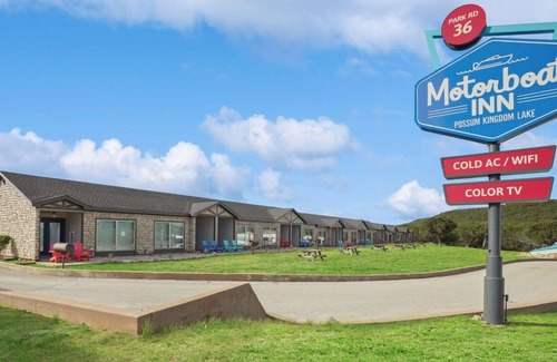 Graford Hotel | MotorBoat Inn Suite 14