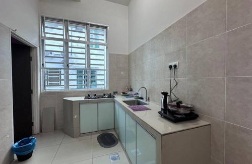 Taman Mount Austin House | Mount austin 18 pax AR50 pool