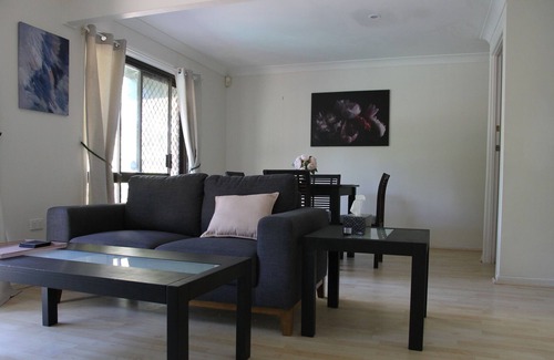 Chapel Hill Apartment | Mount Coot-Tha Studio in Brisbane