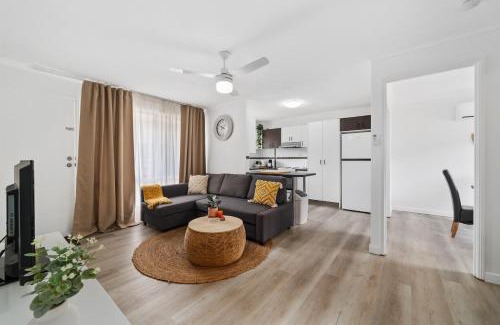 Mount Warren Park Apartment | Mount Warren Park Stay 2 BR for Work and Families