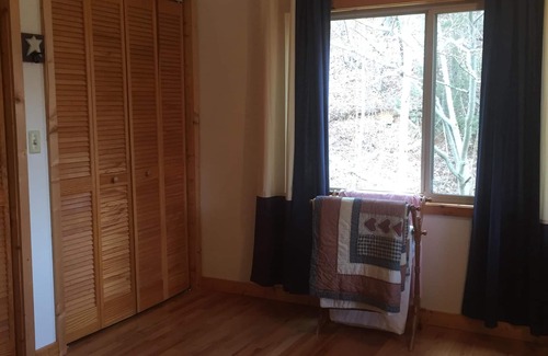 Robbinsville Cabin | Mountain Cabin with Wrap-Around Porch and Creek near the Dragon’s Tail