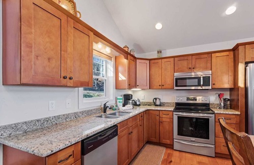 Blowing Rock Cottage | Mountain Chalet Next to Slopes