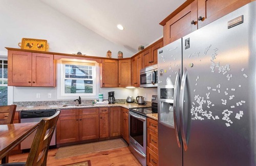 Blowing Rock Cottage | Mountain Chalet Next to Slopes