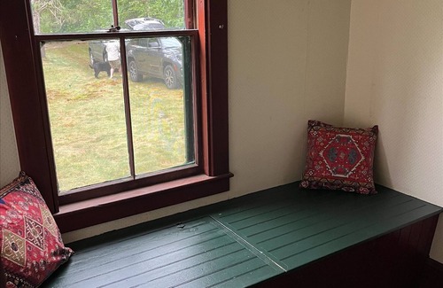 Shelburne Cottage | Mountain cottage. 4-bdrm cottage in the White Mountains with hiking trails.