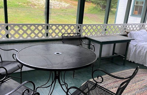 Shelburne Cottage | Mountain cottage. 4-bdrm cottage in the White Mountains with hiking trails.
