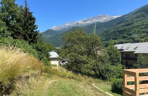 Allemond Apartment | Mountain Gite Jasper for Cycle and Ski - 7 people