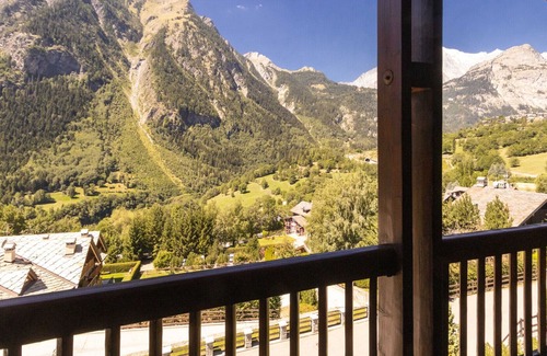 Pallusieux Apartment | MOUNTAIN HOLIDAYS Roomy & Comfy Panoramic Apt x5