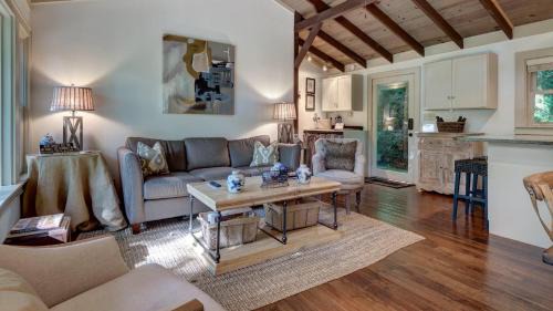 Mirror Lake House | Mountain Laurel Tree House