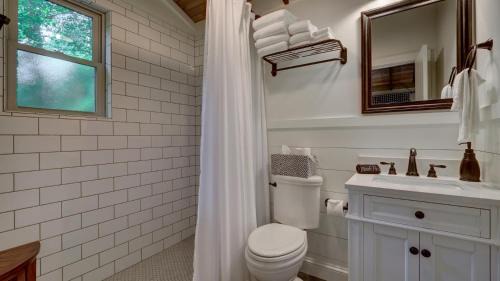 Mirror Lake House | Mountain Laurel Tree House