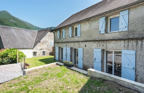 Gere-Belesten House | Mountain Lodge 'Au Milan D'Oré' – Stunning Views, Private Terrace, and Wi-Fi in the Pyrenees
