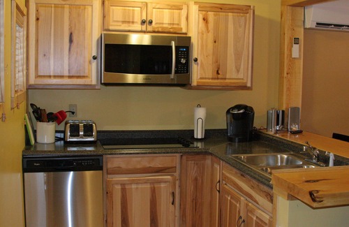 Intervale Condo | Mountain Lodge Style Condo Suite - 5 mins to Storyland/North Conway