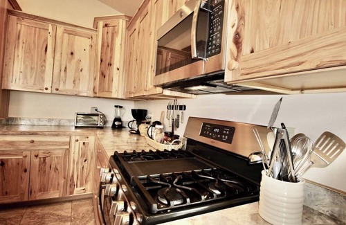 Whitehall House | Mountain Oasis with Spectacular Views 1001