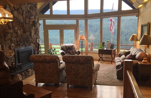 Alta House | Mountain Side Retreat with Beautiful Views!