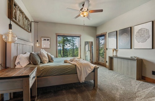 Priest River Cabin | Mountain Top Retreat: Hot Tub, Sauna, Fire Pit, Seclusive 5 acres, Sunset Views