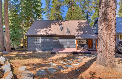 Tahoma Cabin | Mountain Treasure: 2 BR, 2 BA Cabin/Bungalow in Tahoma, Sleeps 6