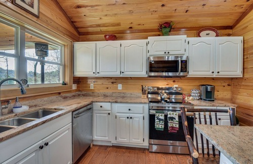Clayton Cabin | Mountain-View Cabin ~ 2 Mi to Downtown Clayton!