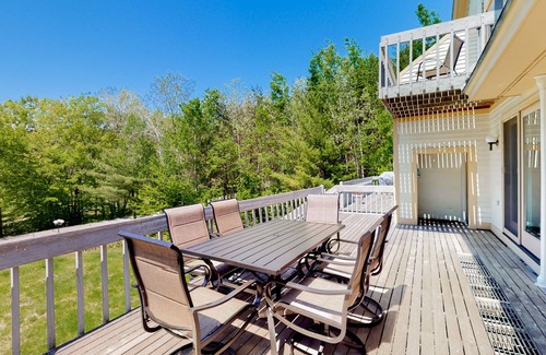 Jackson Condo | Mountain view condo with gas fireplace, balcony, & grill - close to skiing