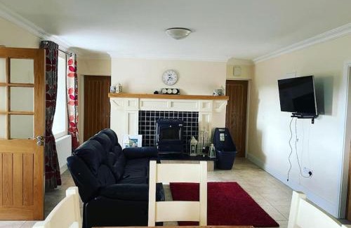 Cahirciveen House | Mountain View - Cosy Country Cottage